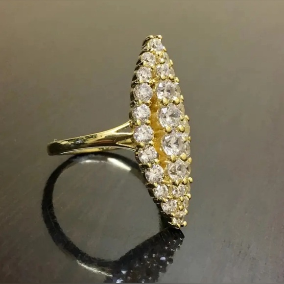 🆕⭐️Beautiful 14k Gold plated Oval shaped Ring. Dimensions included in photos. - Picture 3 of 4